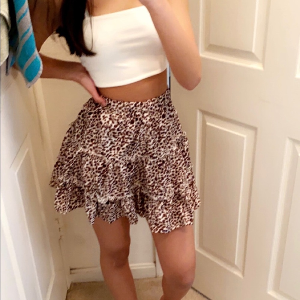 super cute cheetah print skirt!
